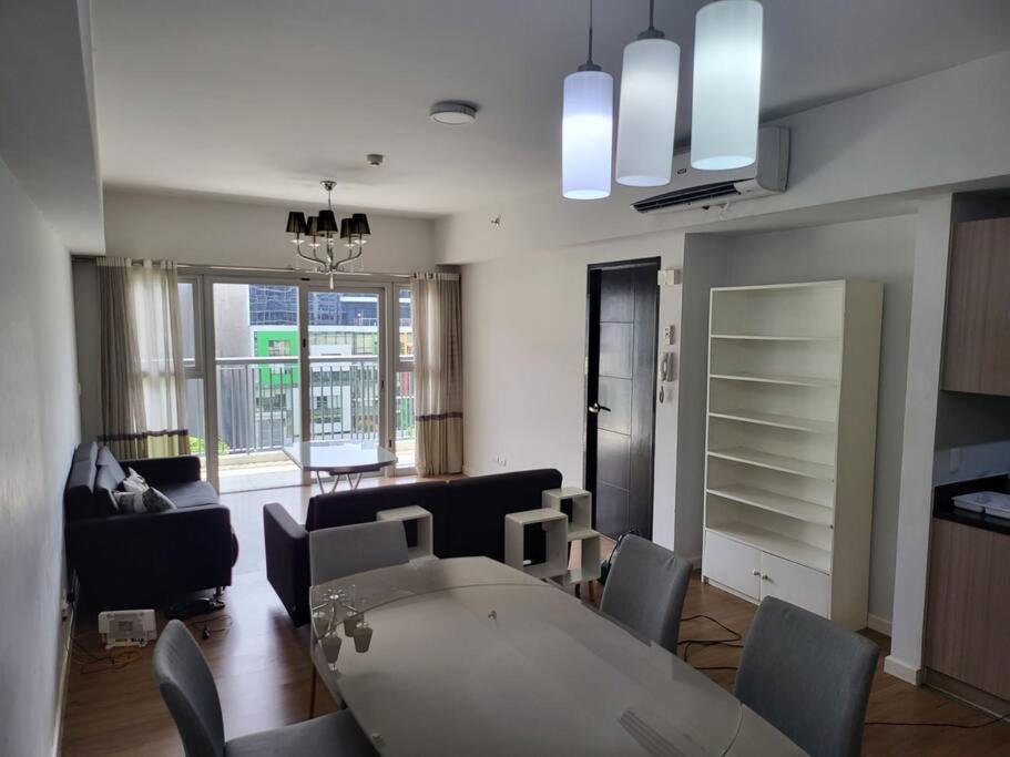 Apartament Luxury @ Bgc Sleeps 6 Comfortably Fast Wifi Pool! Manila Zewnętrze zdjęcie