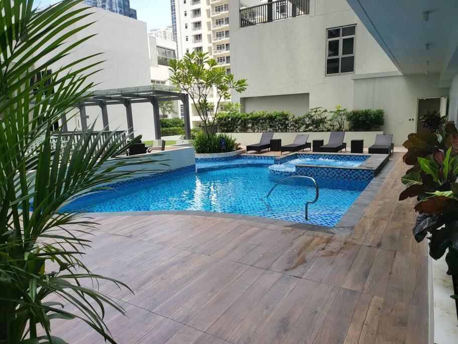 Apartament Luxury @ Bgc Sleeps 6 Comfortably Fast Wifi Pool! Manila Zewnętrze zdjęcie