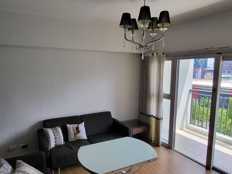 Apartament Luxury @ Bgc Sleeps 6 Comfortably Fast Wifi Pool! Manila Zewnętrze zdjęcie
