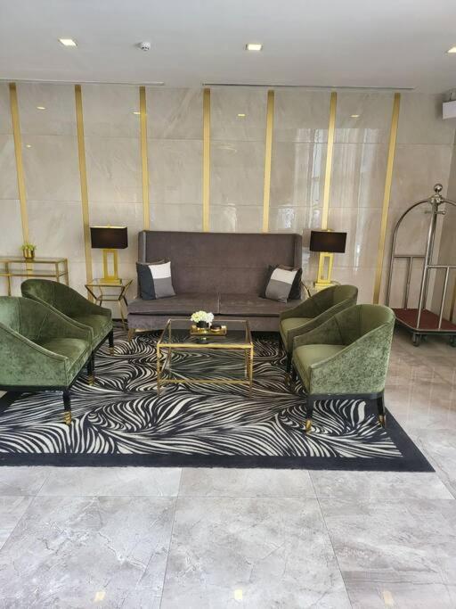 Apartament Luxury @ Bgc Sleeps 6 Comfortably Fast Wifi Pool! Manila Zewnętrze zdjęcie