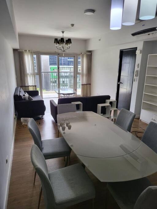 Apartament Luxury @ Bgc Sleeps 6 Comfortably Fast Wifi Pool! Manila Zewnętrze zdjęcie