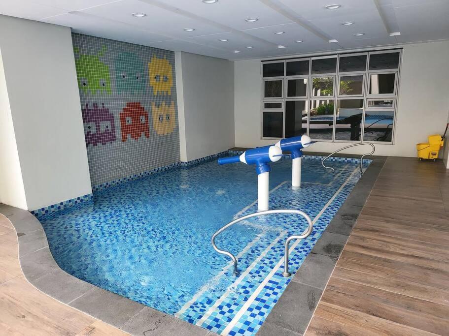 Apartament Luxury @ Bgc Sleeps 6 Comfortably Fast Wifi Pool! Manila Zewnętrze zdjęcie