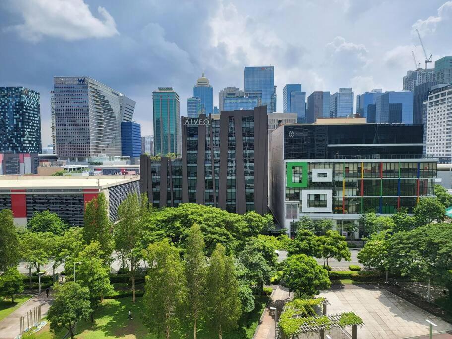 Apartament Luxury @ Bgc Sleeps 6 Comfortably Fast Wifi Pool! Manila Zewnętrze zdjęcie